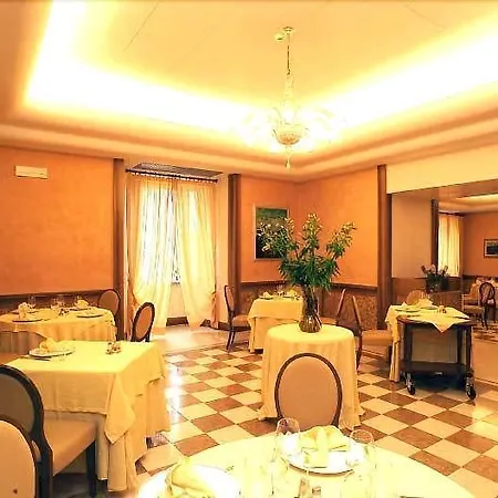 Ξενοδοχείο Hotel&ristorante Miramonti Palazzo Storico 4*