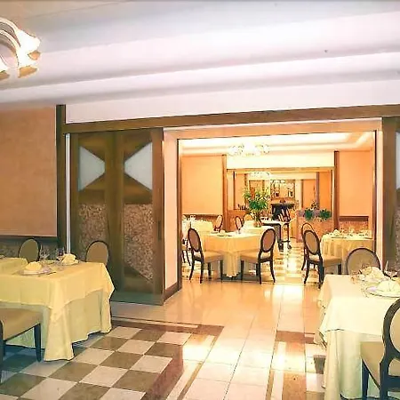 Ξενοδοχείο Hotel&ristorante Miramonti Palazzo Storico 4*