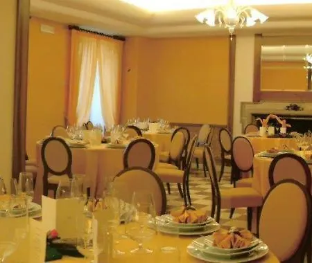 Ξενοδοχείο Hotel&ristorante Miramonti Palazzo Storico Ριέτι