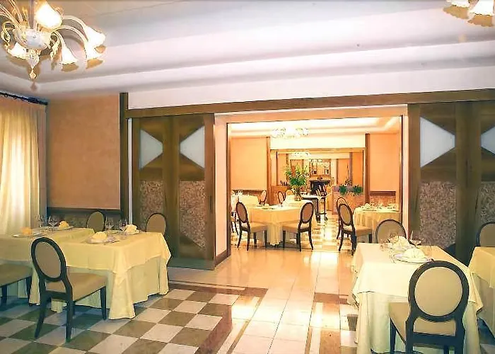 Hotel Hotel&ristorante Miramonti Palazzo Storico 4*