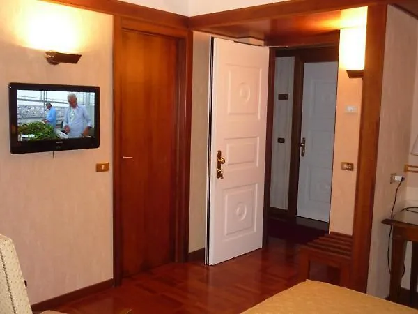 Hotel&ristorante Miramonti Palazzo Storico Hotel 4*